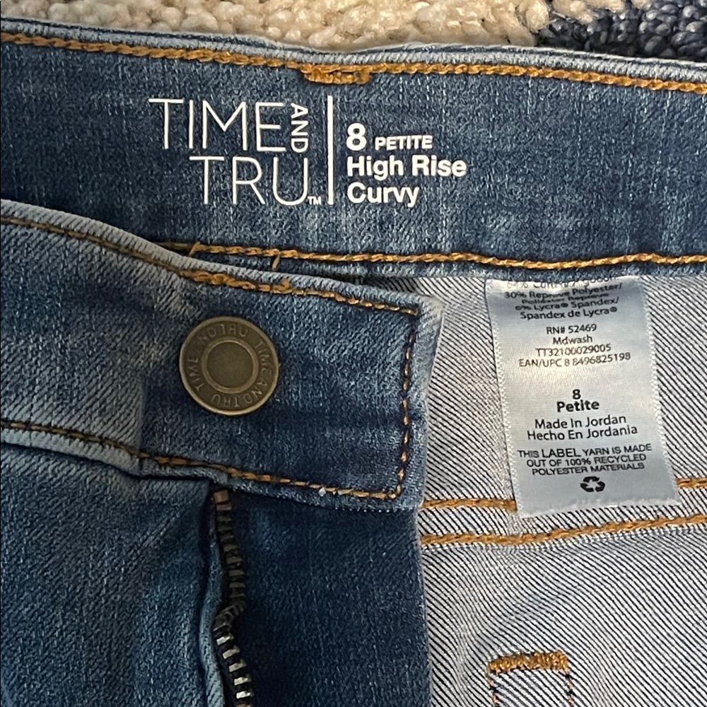 Time and Tru Women's High Rise Curvy Jeans - Light Blue